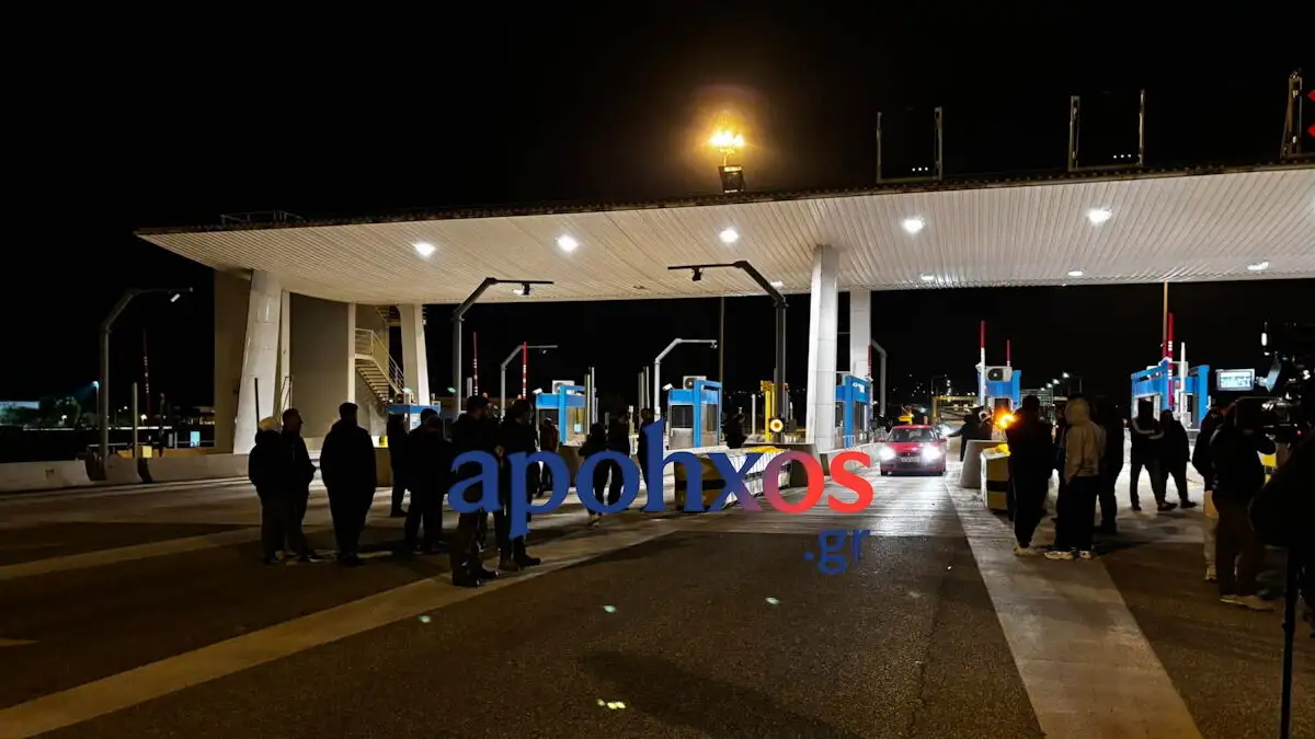 Πάτρα: Αγρότες άνοιξαν τα διόδια του Ρίου