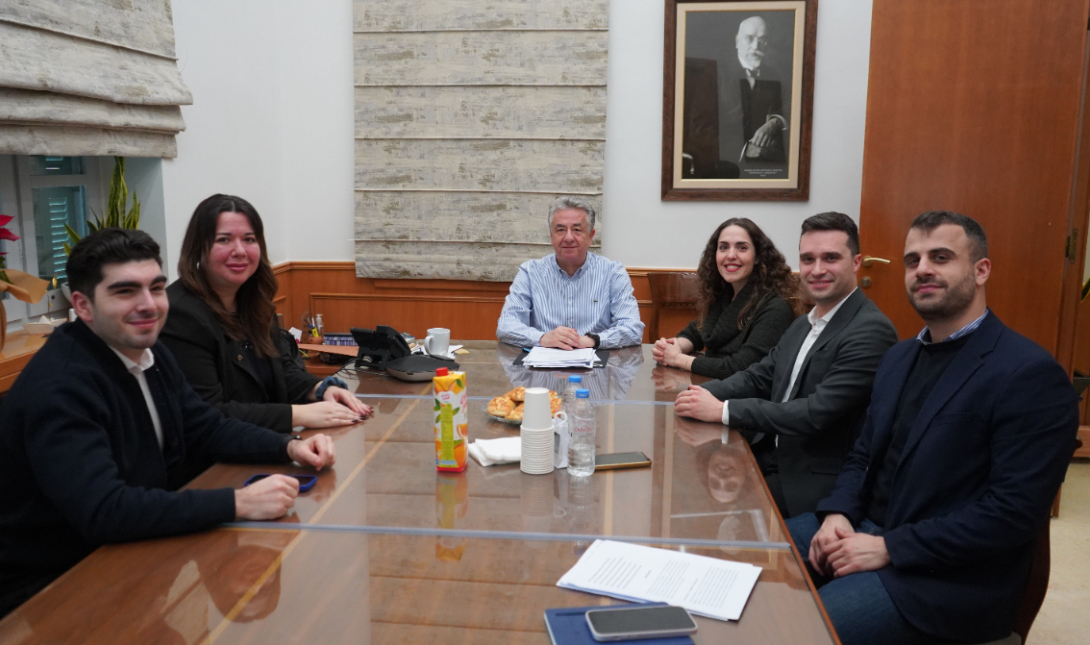 Η Ένωση Ασκουμένων και Νέων Δικηγόρων Ηρακλείου συναντήθηκε με  τον Περιφερειάρχη, Σταύρο Αρναουτάκη