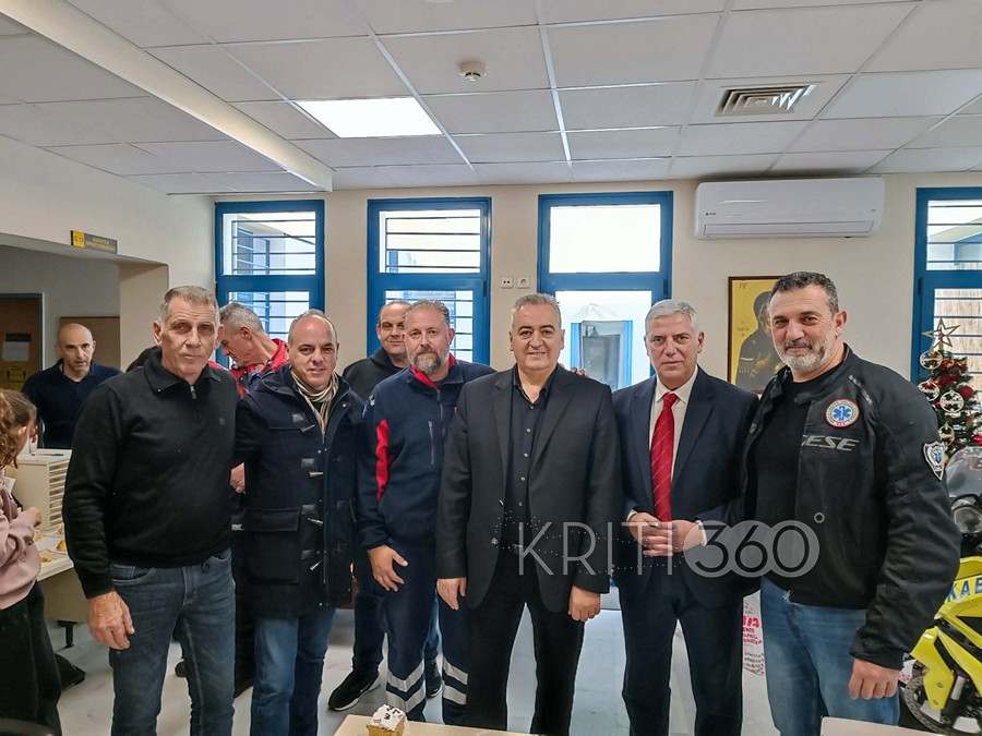 Το ΕΚΑΒ Χανίων έκοψε βασιλόπιτα – Ευχές για μια χρονιά με λιγότερα περιστατικά