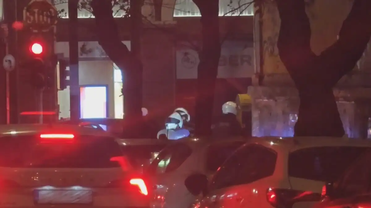 Προσαγωγές της ΕΛ.ΑΣ. έξω από το Πολυτεχνείο σε εκδήλωση με τον Κωνσταντίνο Τασούλα