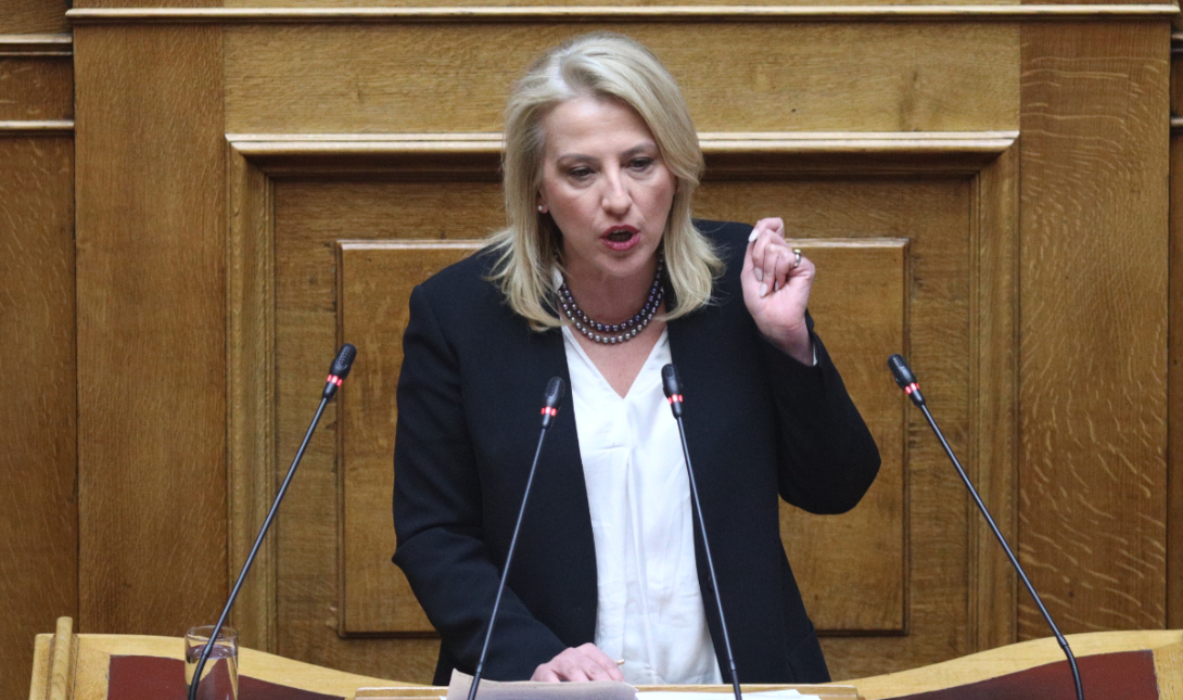 Δούρου: «Ασκήσεις υπεκφυγής από τον Μητσοτάκη, απέφυγε το ταξίδι στο Νταβός με πρόσχημα την κακοκαιρία»