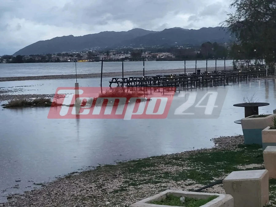 Αχαΐα: Η θάλασσα «κατάπιε» την παραλία – Δείτε φωτογραφίες