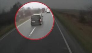 Μαρτυρία-κλειδί για το τροχαίο στη Ρουμανία με τους 7 νεκρούς: «Μπλόκαρε το τιμόνι την ώρα της προσπέρασης»