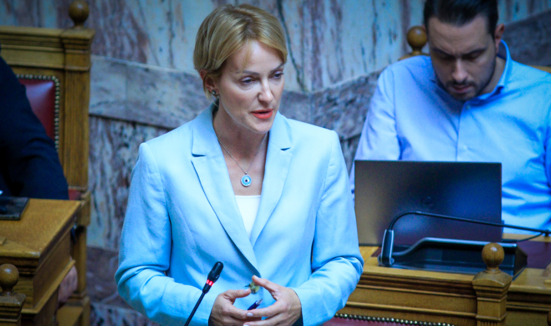 Σδούκου: «Το ΠΑΣΟΚ λειτουργεί ως πολιτικό συμπλήρωμα του ΣΥΡΙΖΑ»