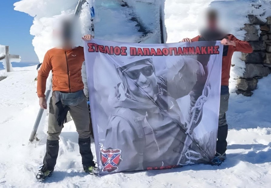 Συγκίνηση στον Τίμιο Σταυρό: Ανέβηκαν στον Ψηλορείτη με τη φωτογραφία του Στέλιου στη μνήμη του (φώτο)