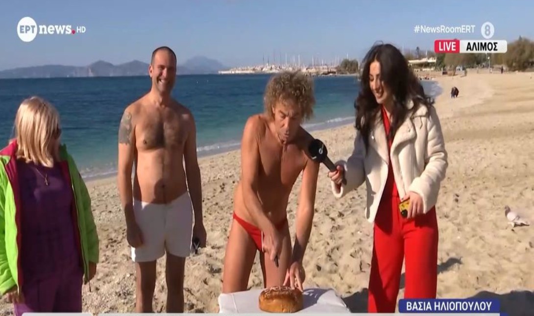Άλιμος: Οι χειμερινοί κολυμβητές έκοψαν βασιλόπιτα στην αμμουδιά με τα μαγιό τους (βίντεο)