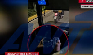 Δρομολόγιο τρόμου: Οδηγός λεωφορείου έτρωγε ενώ οδηγούσε με τα πόδια (βίντεο)