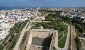 Καλοκαιρινός: «Θα αποδώσουμε τα Ενετικά Τείχη στην πόλη – Προτεραιότητα η προστασία και ανάδειξη των Νεωρίων»