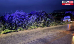 Τροχαίο ατύχημα στα Χανιά: Αυτοκίνητο έπεσε πάνω σε στύλο