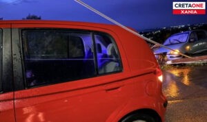 Τροχαίο ατύχημα στα Χανιά: Αυτοκίνητο έπεσε πάνω σε στύλο