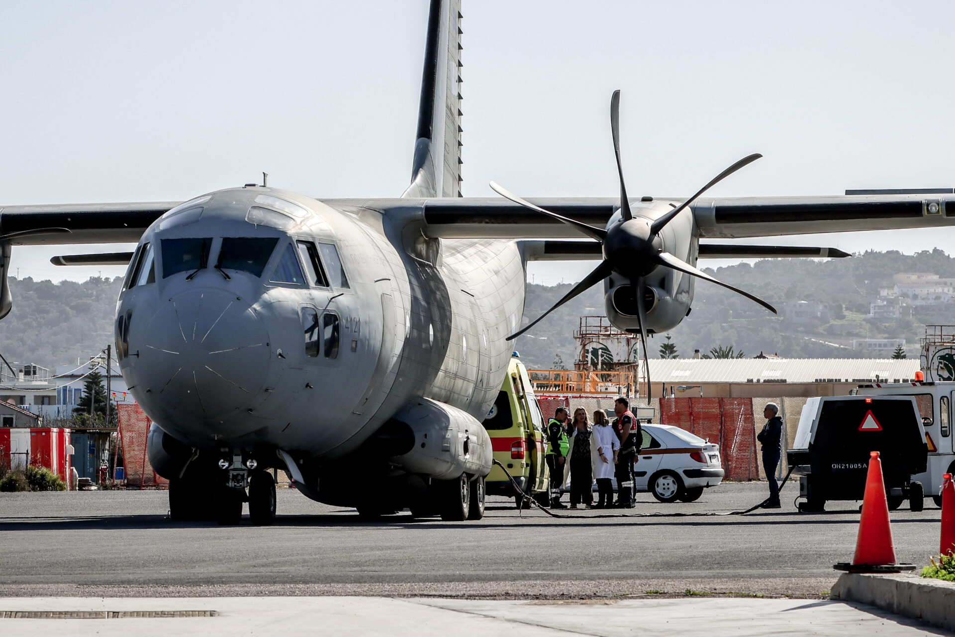 Τραγωδία στη Χίο: Ξεκίνησε η αεροδιακομιδή των τραυματισμένων παιδιών στην Αθήνα (φωτο)