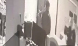 Βίντεο-ντοκουμέντο: Η στιγμή που ο 64χρονος προσπαθεί να κακοποιήσει σεξουαλικά την 25χρονη ΑμεΑ στην Κυψέλη