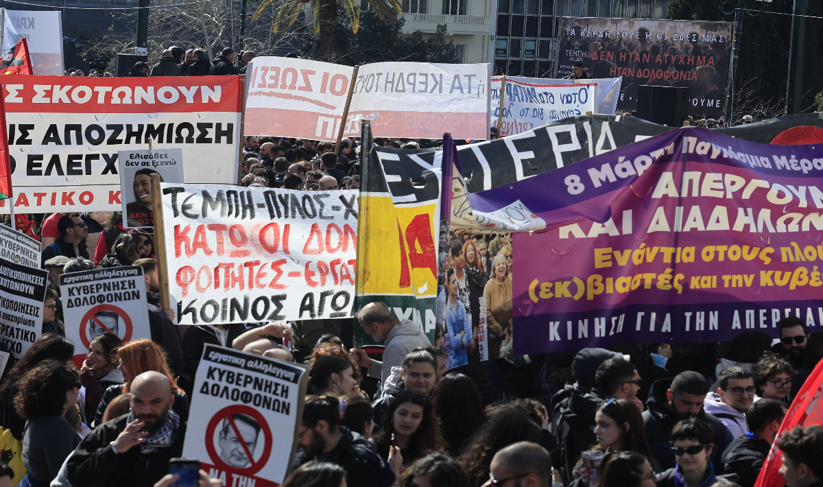 Ξεπέρασαν τους 40.000 οι συγκεντρωμένοι στο Σύνταγμα