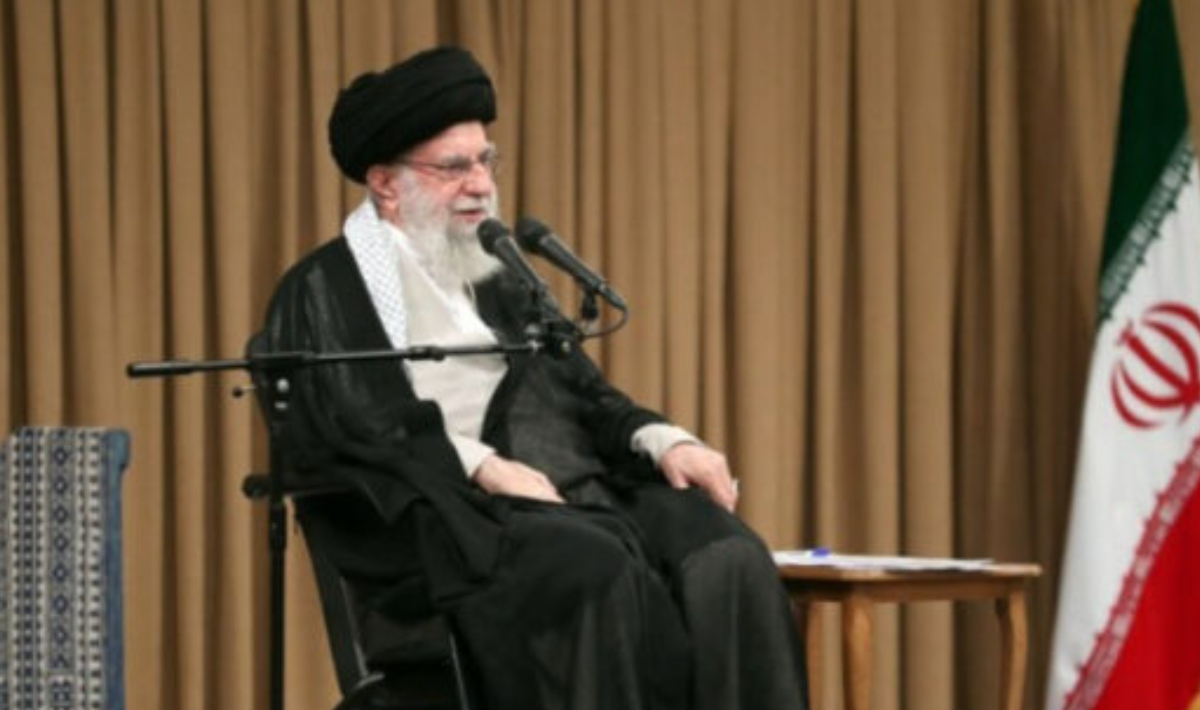 Επίσημη επιβεβαίωση του Ισραήλ: Έδειξαν φωτογραφίες με τη σορό του Χαμενεΐ στον Νετανιάχου