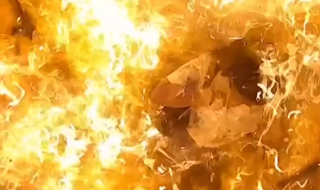 Ινδία: Τρομακτική έκρηξη μπαλονιών με αέριο μέσα σε ασανσέρ! (βίντεο)