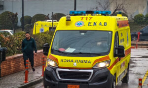 Σφοδρό τροχαίο: Μοτοσικλέτα συγκρούστηκε με ΙΧ – Τραυματίστηκε σοβαρά ο δικυκλιστής