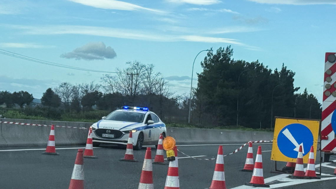 Καραμπόλα 4 φορτηγών και βυτιοφόρου στην Αθηνών-Κορίνθου