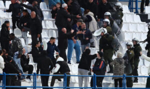 Στη φυλακή ο πρόεδρος του Ιωνικού για τα επεισόδια στον αγώνα Κηφισιά-ΟΦΗ στη Νίκαια (βίντεο)