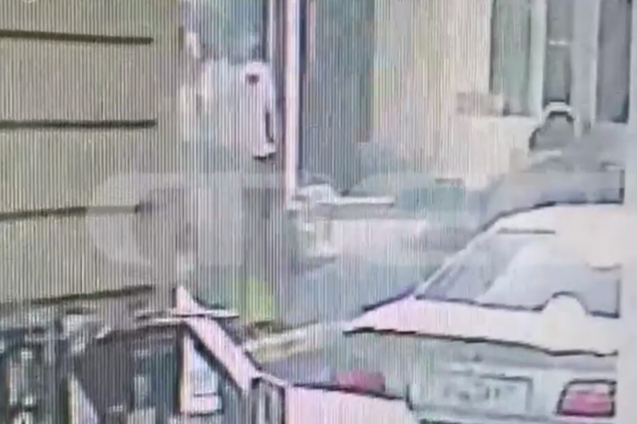 Κουρέας Επίθεση