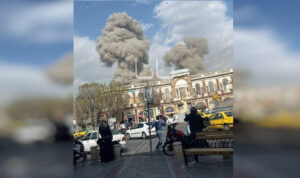 Ραγδαία κλιμάκωση στη Μέση Ανατολή: Το Ιράν εξαπολύει πυραύλους κατά Ισραήλ και ΗΠΑ (βίντεο)