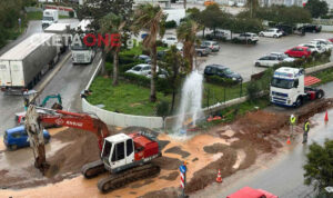 Ηράκλειο: Οι εργασίες υπογειοποίησης οπτικών ινών στη ΒΙΠΕ έσπασαν αγωγό υδάτων (φώτο, βίντεο)