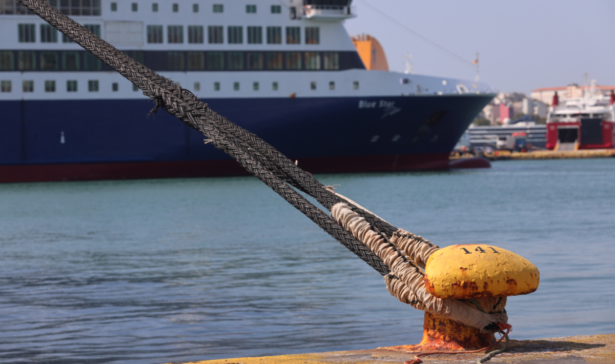 Οι ισχυροί άνεμοι στην Κρήτη κρατούν δεμένα τα πλοία σε Σούδα και Ηράκλειο – Σε ισχύ απαγορευτικό απόπλου