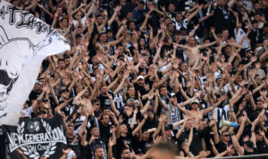 Snakes: «Εισιτήρια θα λάβει όλος ο κόσμος, είτε έρθει με το καράβι, είτε όχι»