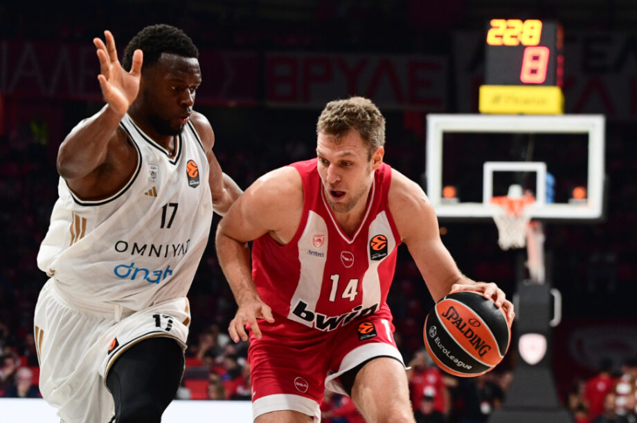 Βεζένκοφ Ολυμπιακός Ντουμπάι