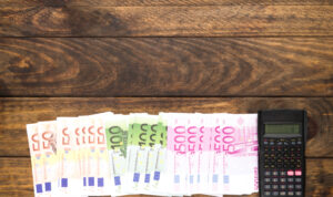 Έκτακτο βοήθημα 2.000€: Ποια τα κριτήρια που έχουν όσοι το λάβουν