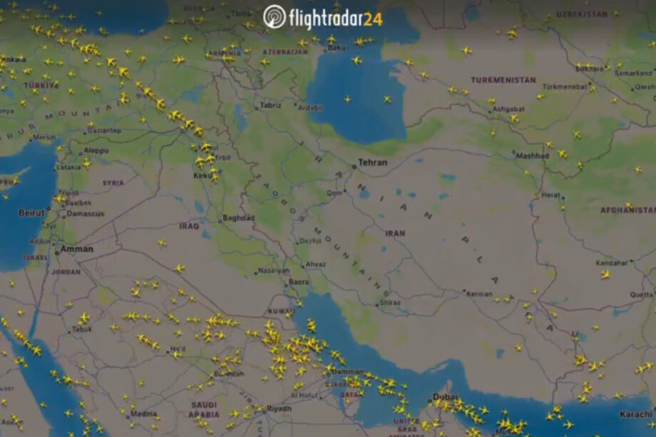 Το άμεσο άδειασμα από αεροπλάνα του ουρανού στο Ιράν λίγο πριν τις επιθέσεις (βίντεο)