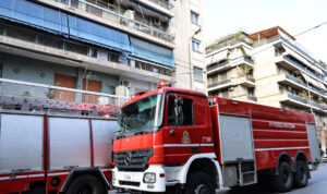 Θεσσαλονίκη: Φωτιά ξέσπασε σε διαμέρισμα – Στο νοσοκομείο 2 άτομα με αναπνευστικά προβλήματα