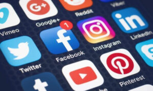 Τι αλλάζει από 15/3 με την απαγόρευση των social media σε παιδιά κάτω των 15 ετών (βίντεο)