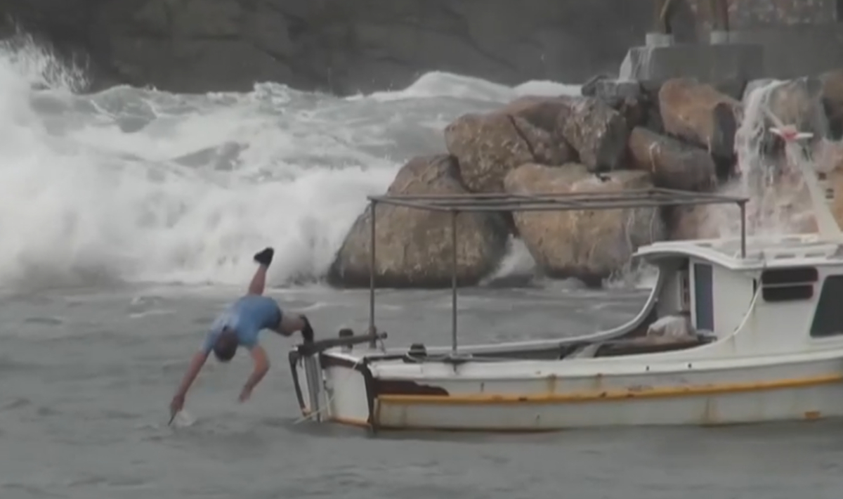 Αστυπάλαια: Ψαράς κινδύνευσε για να σώσει το καΐκι (βίντεο)