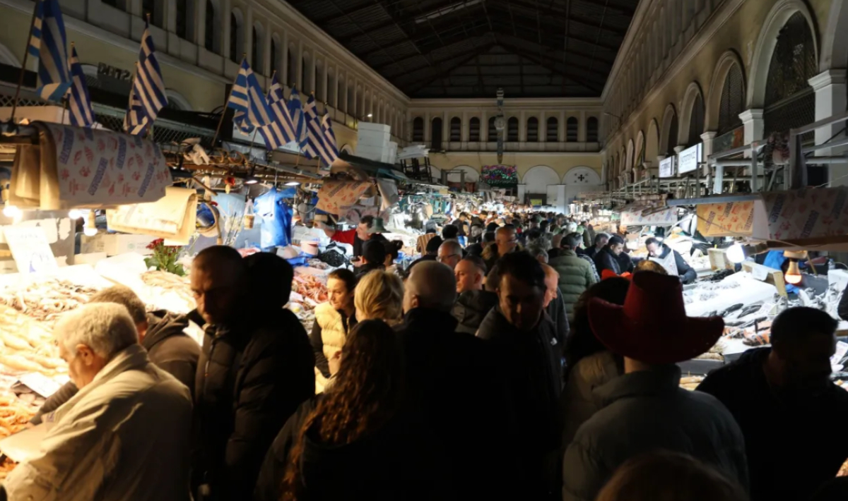 Ανοιχτή για σαρακοστιανά ψώνια της τελευταίας στιγμής η Βαρβάκειος (φωτογραφίες)
