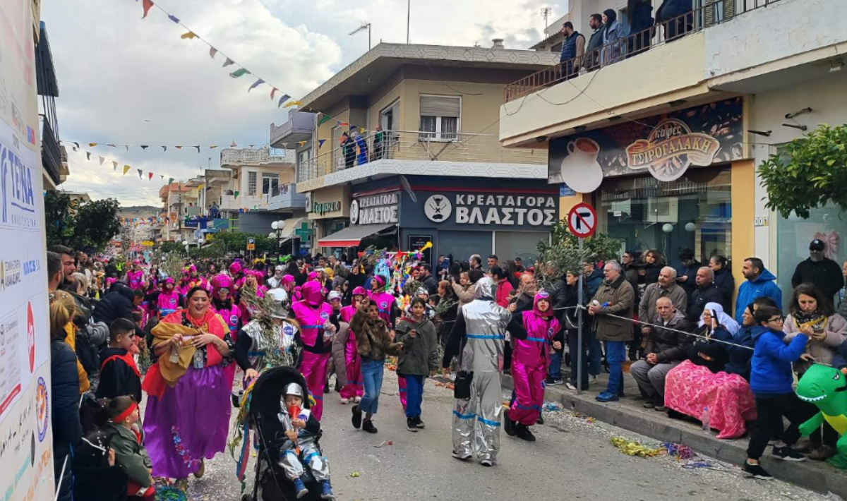 Καρναβάλι Αρκαλοχωρίου: Εντυπωσιακά άρματα, κέφι, παλμός, σάτιρα και εφευρετικότητα (φωτο)