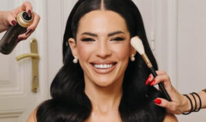 Στο χειρουργείο η Στέλλα Πάσσαρη: «Να ακούτε το σώμα σας» (φωτο)