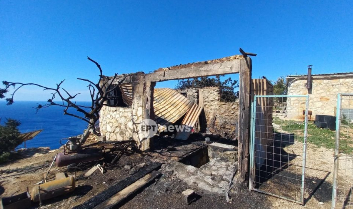 Γαύδος: Πυρκαγιά «κατάπιε» αποθήκη (φωτογραφίες)