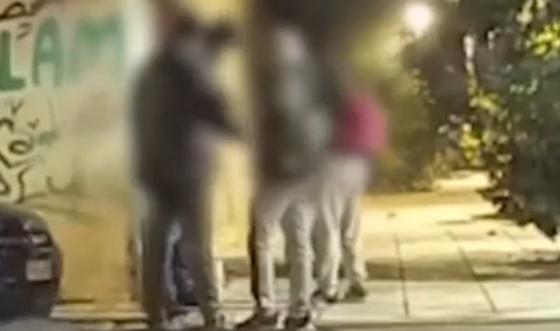 Η δράση της συμμορίας εμπορίας αλλοδαπών: Τους εξανάγκαζαν σε επαιτεία στα φανάρια – Δείτε βίντεο