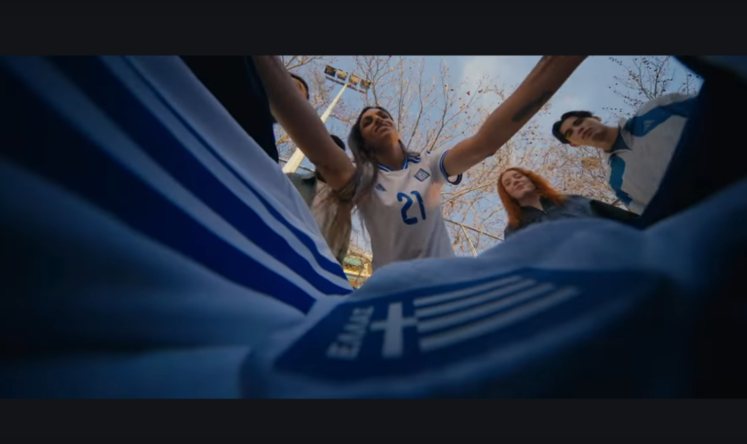 ΕΠΟ: Παρουσίασε τη νέα φανέλα της Εθνικής (βίντεο-φωτογραφίες)