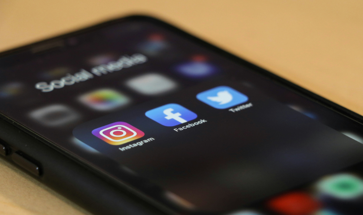 Social Media Κινητό ΝΕΟ