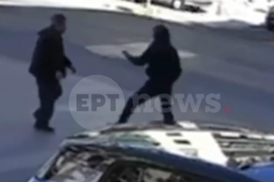 Καρέ καρέ ο αιματηρός καβγάς μοτοσικλετιστή με οδηγό ΙΧ στα Πατήσια (βίντεο)