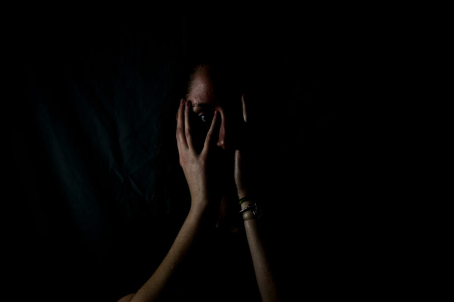 Ενδοοικογενειακή βία γυναίκα ΝΕΟ