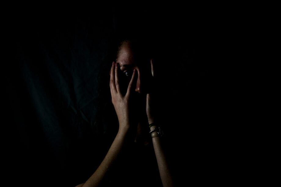 Βία Κορίτσι Γυναίκα ΝΕΟ