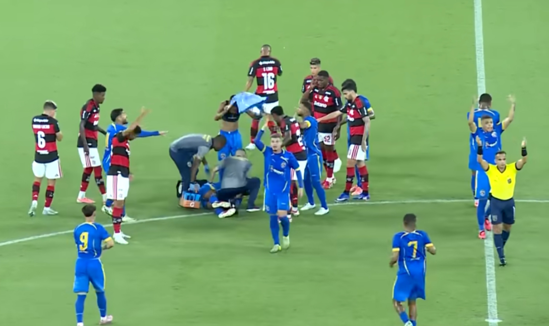 Βραζιλία: Κατέρρευσε την ώρα του αγώνα ποδοσφαιριστής και υπέστη σπασμούς! (βίντεο)