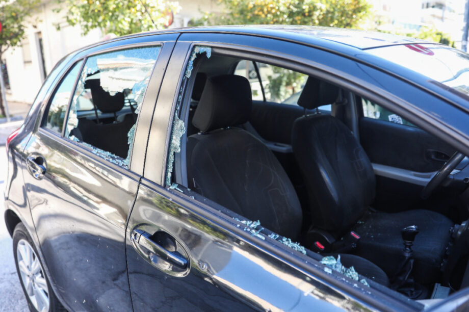 Σπασμένο αυτοκίνητο χειροβομβίδα