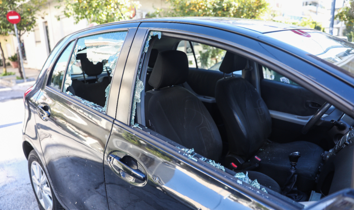 Σπασμένο αυτοκίνητο χειροβομβίδα