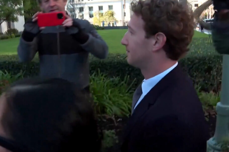 Στο εδώλιο ο "Mr Facebook" για εθισμό που προκαλούν στα παιδιά οι εφαρμογές του (βίντεο)