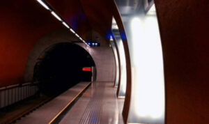 Συναγερμός για απόπειρα αυτοκτονίας: Έπεσε άτομο στις ράγες του μετρό