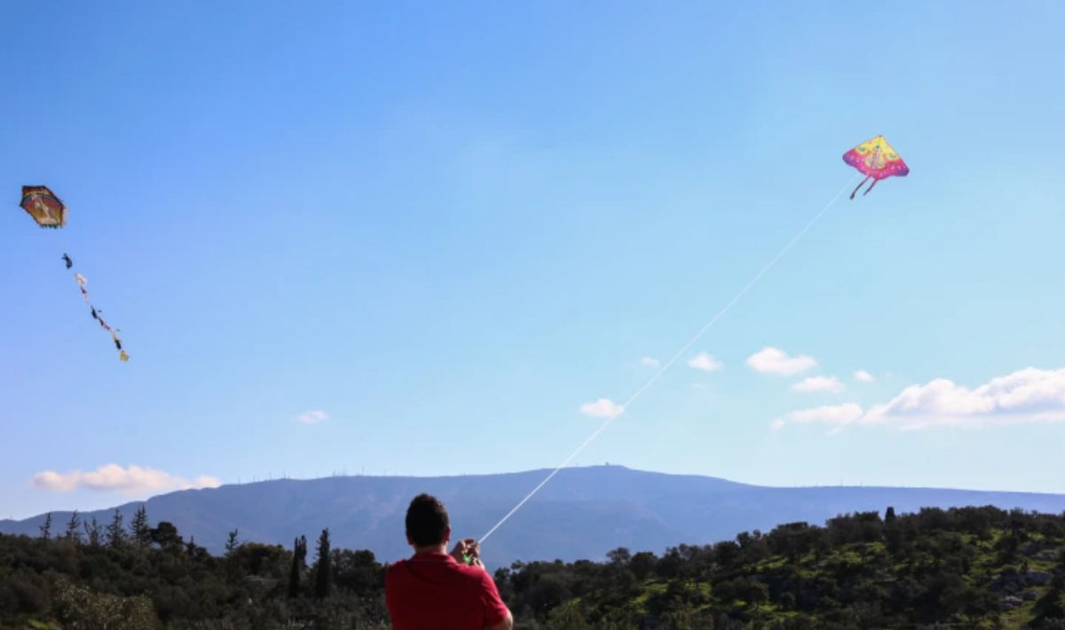 Καθαρά Δευτέρα: Γέμισε χαρταετούς ο αττικός ουρανός – Δείτε φωτογραφίες