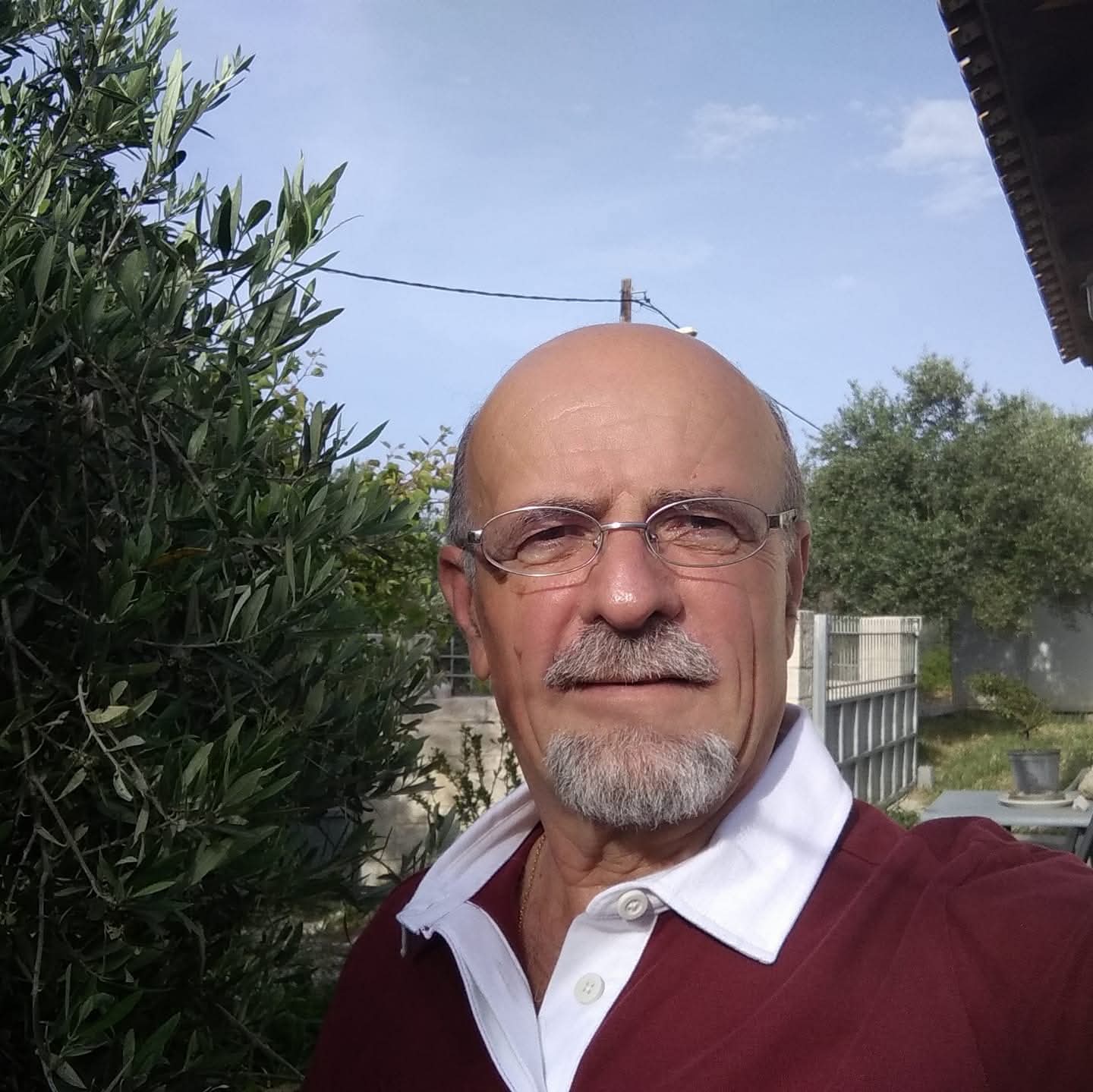 Μανώλης Αχλαδιανάκης τρίτεκνοι